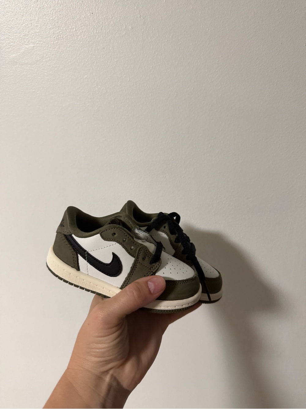 Nike Kids Olive Green, White & Black Low-Top Sneakers 6C